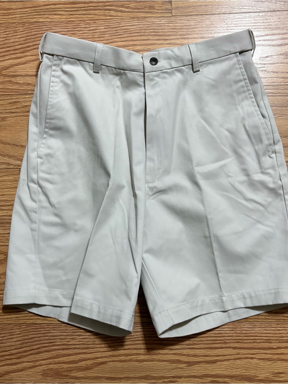 NEW NWT Haggar Classic Twill Plain Front Khaki Shorts Men’s 32